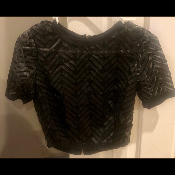 Black crop top - Picture 2 of 3